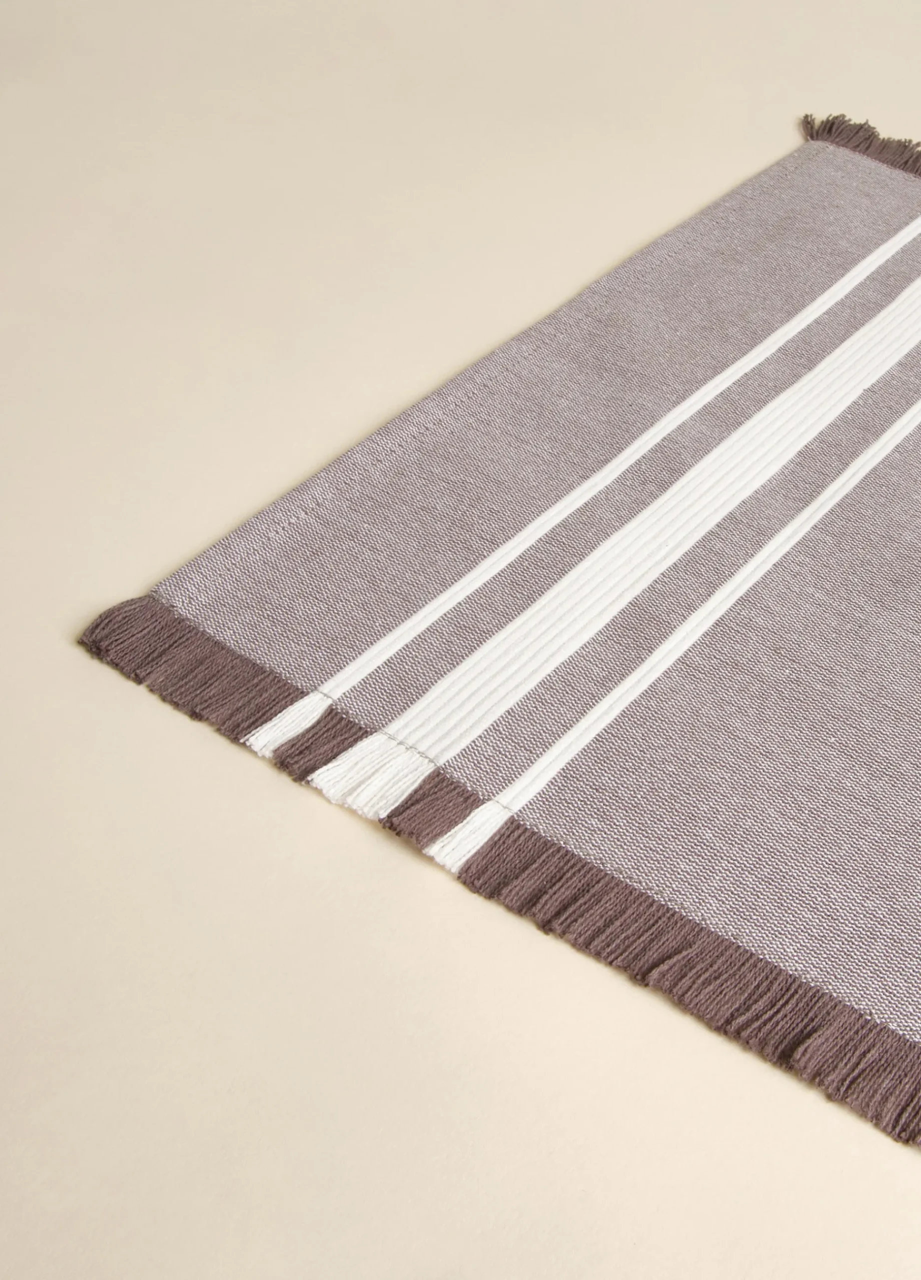 Tovaglietta americana in cotone con frange*Croff Hot